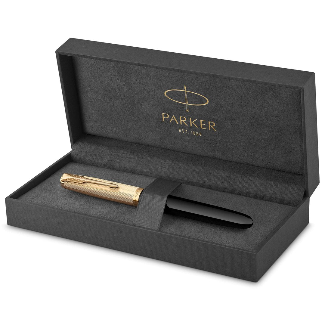 PK  51 Deluxe Fountain Pen with Plum Barrel and Gold-Plated Attributes and Medium Nib in 18 Carat Gold with Black Ink Cartridge in Gift Box