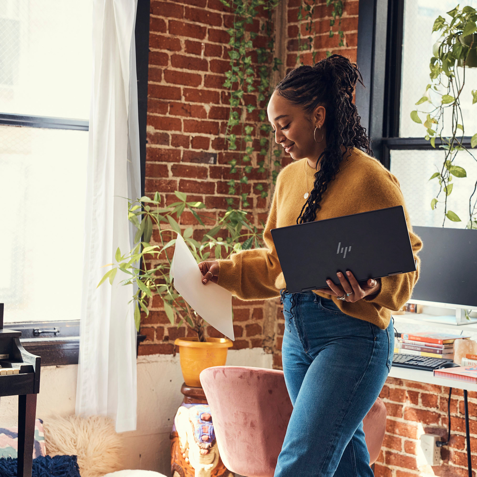 HP - ENVY 2-in-1 15.6" Full HD Touch-Screen Laptop - AMD Ryzen 5 7530U - 8GB Memory - 256GB SSD - Nightfall Black