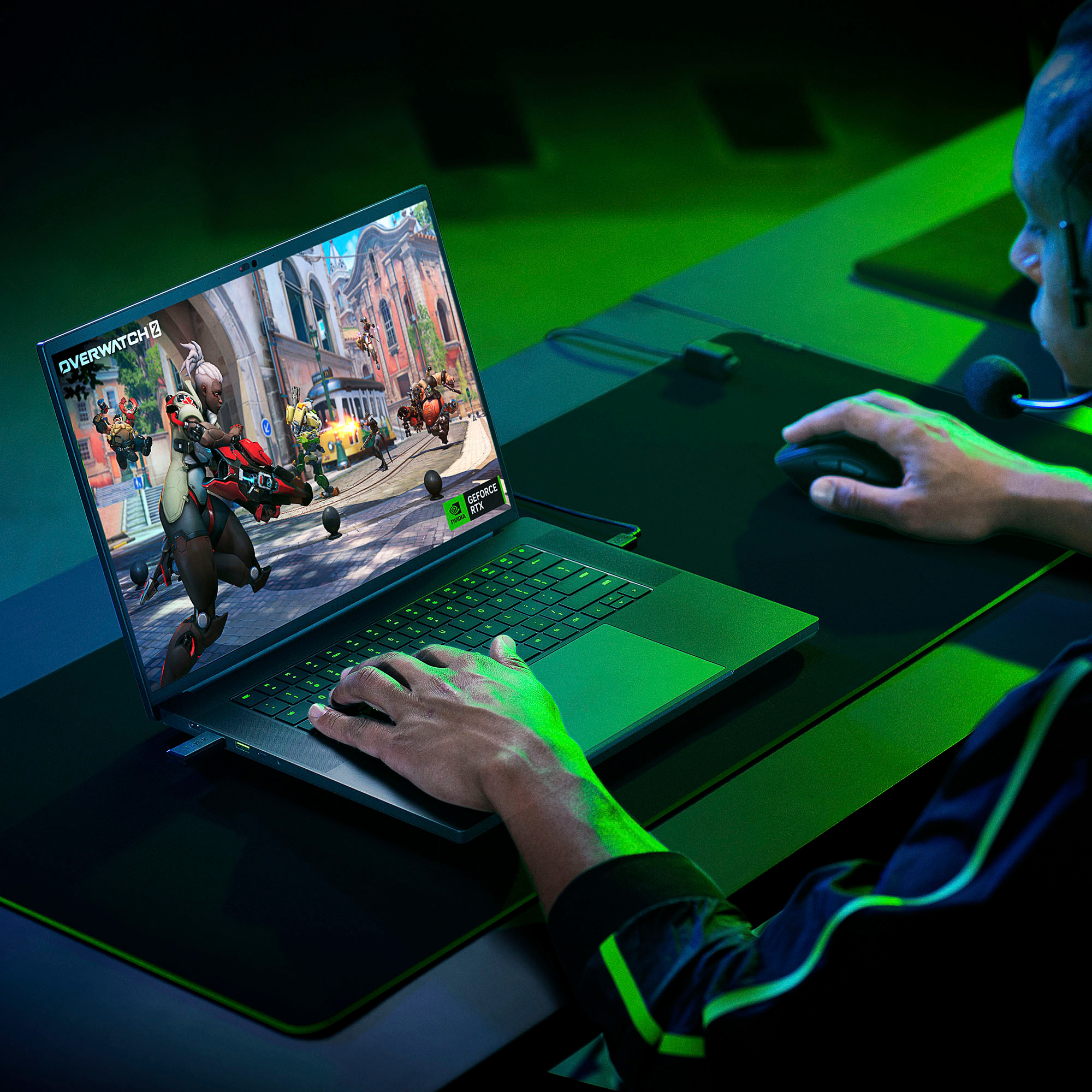 Razer - Blade 16 - 16'' Gaming Laptop - Dual Mini LED 4K UHD+FHD - Intel i9 HX - NVIDIA GeForce RTX 4090 - 32GB RAM - 2TB SSD - Black