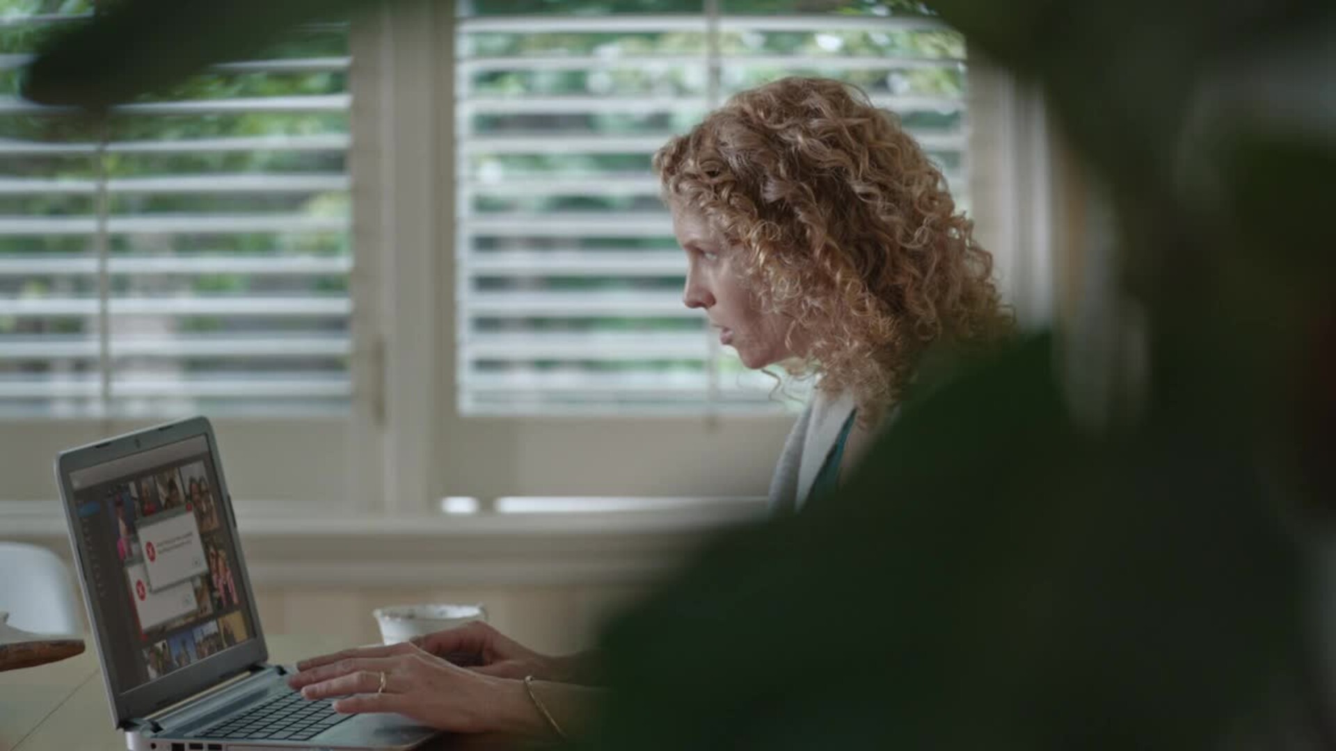 HP - 14" Chromebook - Intel Celeron - 4GB Memory - 64GB eMMC - Modern Gray