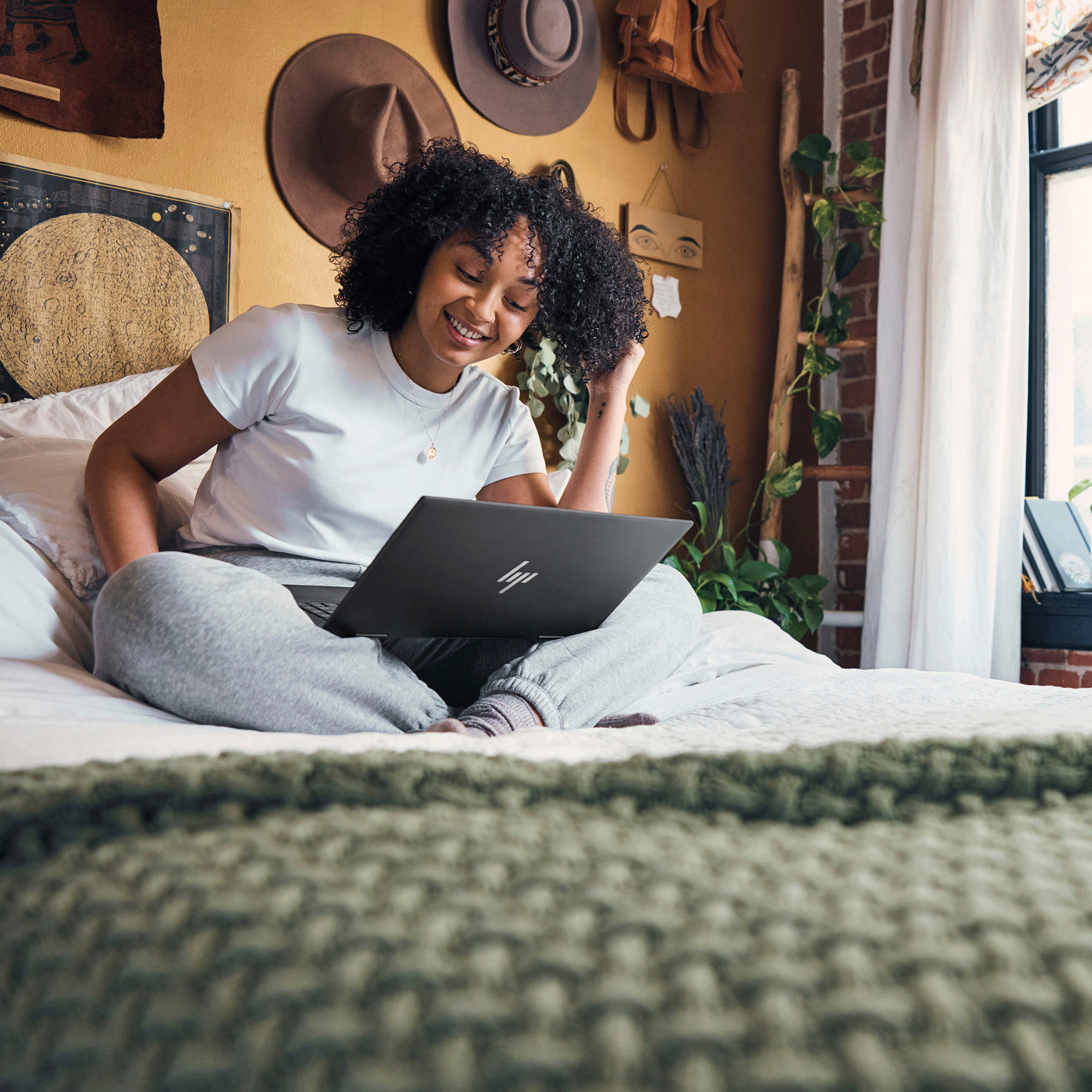 HP - ENVY x360 2-in-1 15.6" Touch-Screen Laptop -AMD Ryzen 7 5825U - 12GB Memory - 512GB SSD - Nightfall Black